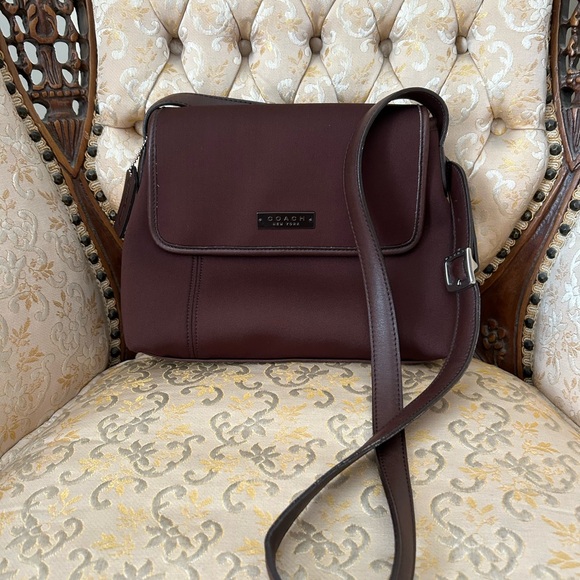 RARE! Vintage Coach Chocolate Crossbody - Picture 2 of 11
